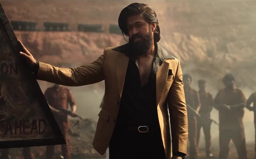 साउथ के एक्टर्स की स्टारडम इन दिनों बढ़ती जा रही है। उनके स्टारडम का अंदाजा इस बात से भी लगाया जा सकता है कि साउथ के कई सुपरस्टार्स ऐसे हैं जिनके इंस्टाग्राम पर कई मिलियन फॉलोअर्स हैं लेकिन वह खुद 7 से भी कम लोगों को फॉलो करते हैं। केजीएफ 2 (KGF 2) स्टार यश (Yash) की ही बात करें तो यश के इंस्टाग्राम पर 10.3 मिलियन फॉलोअर्स हैं लेकिन वह खुद महज दो ही लोगों को फॉलो करते हैं और इन दो में से एक उनकी पत्नी राधिका पंडित हैं। 