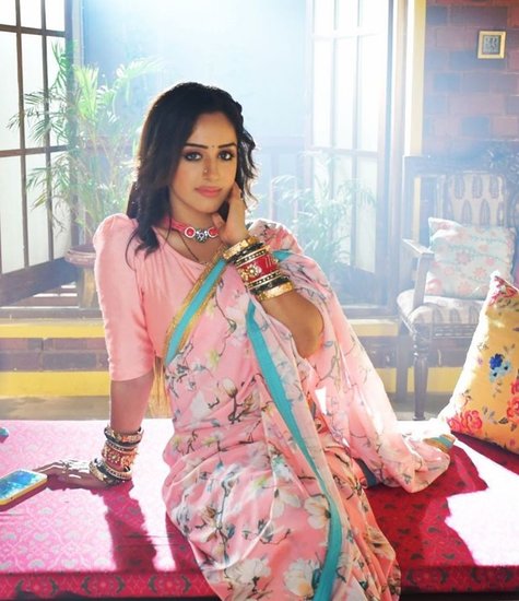 पांचवें नंबर पर ये हैं चाहतें शो है। सरगुन कौर लुथरा इसमें डॉक्टर प्रिशा खुराना का रोल कर रही हैं। इनके रिलेशनशिप की खबरें बाहर नहीं निकली हैं।  (All Photos: Social Media)