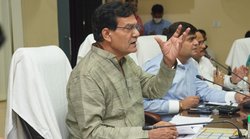 राज्‍यपाल के अभिभाषण के बीच यूपी विधानसभा में चली गई बिजली, एक्‍शन में आए ऊर्जा मंत्री एके शर्मा, तीन अधिकारी सस्‍पेंड, एक की सेवा समाप्‍त