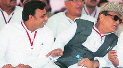 सपा नेता रविदास मेहरोत्रा का दावा- यूपी विधानसभा में अखिलेश के बगल में बैठेंगे आजम खान