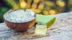 Skin Care: चेहरे पर फेशियल वाला निखार चाहती हैं तो एलोवेरा के साथ करें इस एक चीज़ का इस्तेमाल