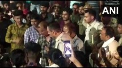 राजस्थानः अब भीलवाड़ा में टेंशन! दो लड़कों पर बेसबॉल वाले डंडे से हमला, फिर जला दी बाइक; CM बोले- बीजेपी-संघ करा रहे दंगे