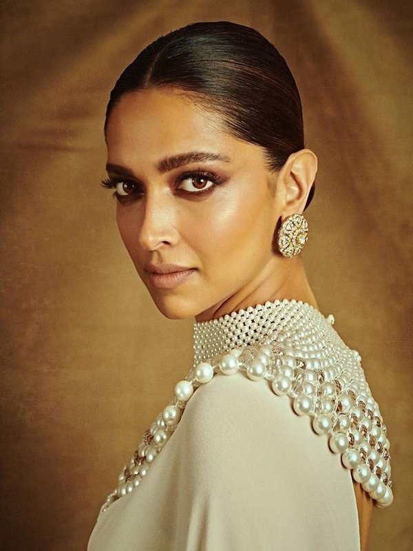 deepika padukone stylish look