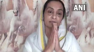 fahmida hasan| loudspeaker| hanuman chalisa