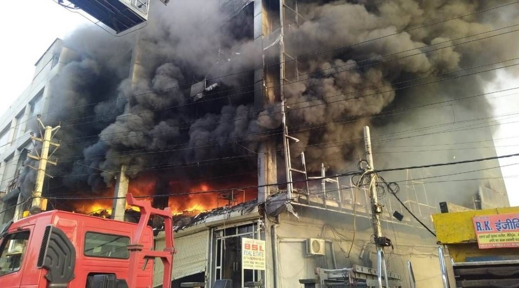New Delhi, Mundka fire, Narela factory, 15 fire tenders, Delhi news
