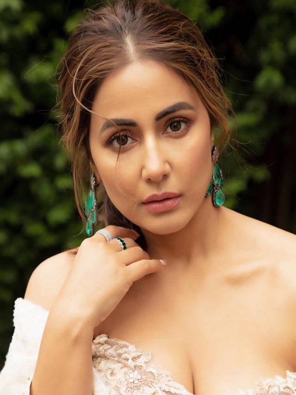 hina khan stunns
