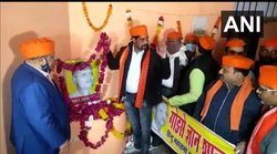 शिवराज के सूबे में फिर हुई गोडसे की पूजा, हिंदू महासभा ने जयंती मना लगाए जिंदाबाद के नारे तो बिफरे लोग