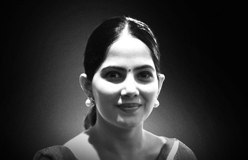 Jaya Kishori: राजस्थान के श्रीगंगानगर में जन्मीं और कोलकाता में पली बढ़ीं जया शर्मा को लोग आज साध्वी जया किशोरी के नाम से जानते हैं। जया किशोरी को बड़ी तादाद में लोग फॉलो करते हैं। सोशल मीडिया में जया किशोरी के मोटिवेशनल कोट्स काफी चर्चित हैं। आइए डालते हैं कुछ कोट्स पर एक नजर: