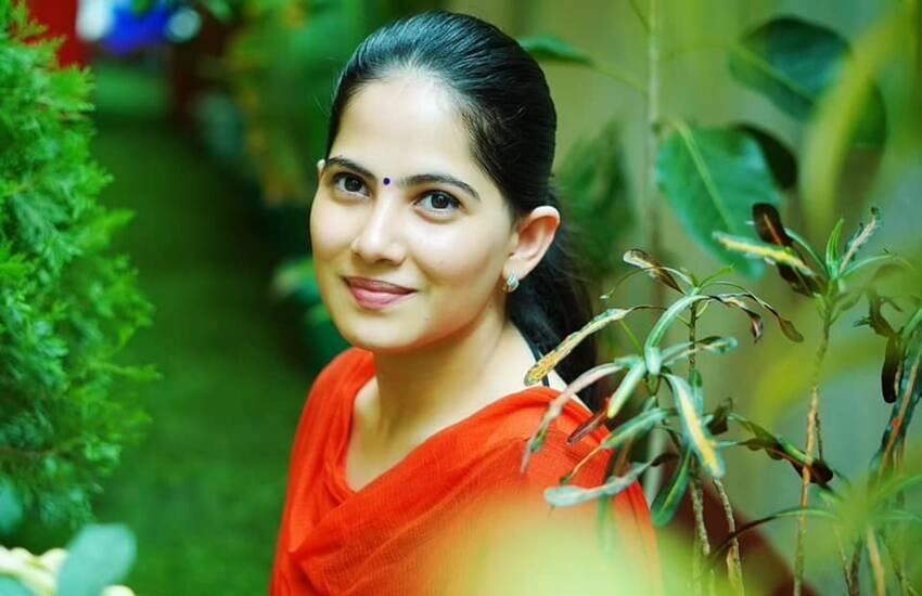 बकौल जया किशोरी यदि आप रिश्ते में अपना 100 प्रतिशत नहीं देते हैं तो सामने वाला भी आपको ऐसा ही लगेगा कि शायद वो भी अपना काम अच्छे से नहीं कर रहा। इससे धीरे-धीरे रिश्ते में दरार पड़ने लगती है।