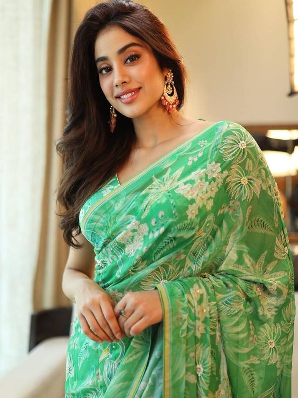 jhanvi kapoor in saree