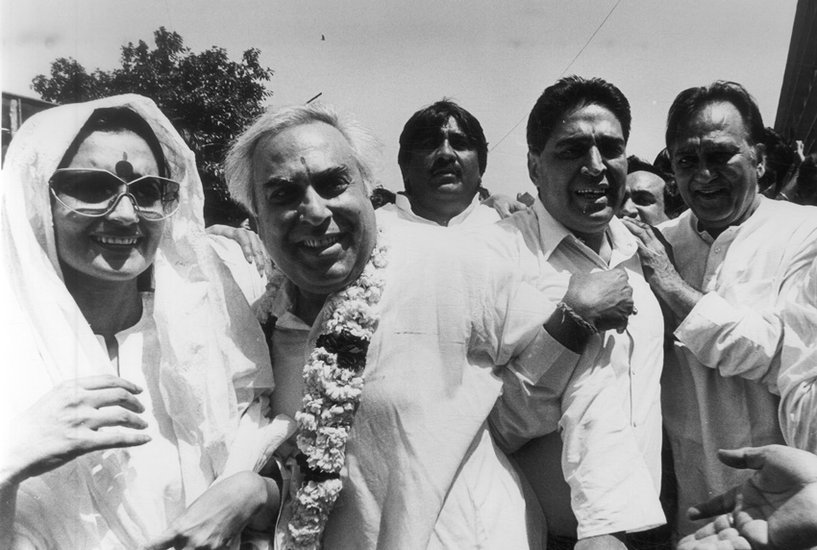 कपिल सिबल ने दो बार शादी रचाई। पहली शादी साल 1973 में नीना सिबल से हुई थी। इस दंपति के दो बेटे हैं- अमित और अखिल। दोनों वकालत करते हैं।