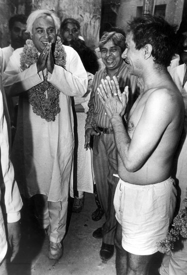 साल 1998 में पॉलिटिक्स जॉइन करने के बाद से अब तक वह भारतीय राजनीति का चर्चित चेहरा बने हुए हैं। (All Photos: Indian Express Archive)