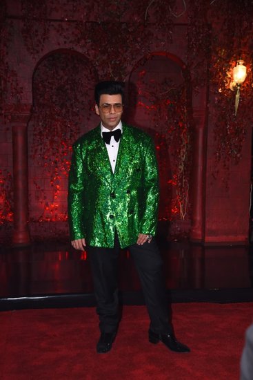 Karan Johar Birthday Bash: करण जौहर ने बुधवार 25 मई को अपना 50वां जन्मदिन सेलिब्रेट किया। इस मौके पर उन्होंने आलीशान पार्टी रखी थी। करण की पार्टी में सितारों का जमावड़ा देखने को मिला। देखें तस्वीरें: