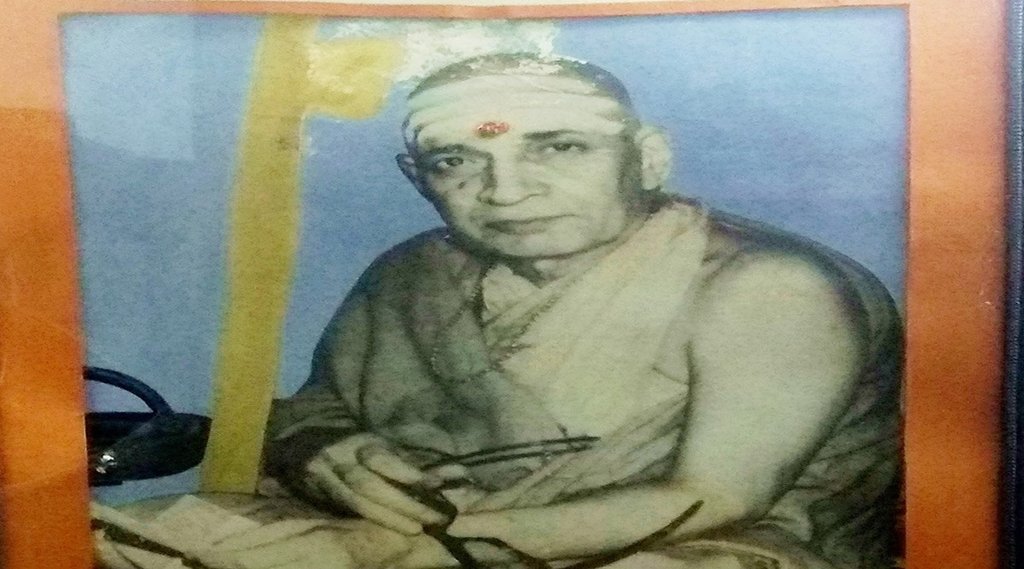 करपात्री महाराज ने इंद‍िरा गांधी को दे द‍िया था ‘शाप’- (फोटो क्रेडिट- सोशल मीडिया)