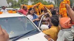 maneka gandhi, delhi high court