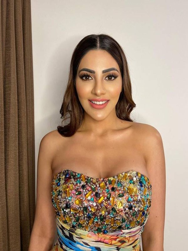 nikki tamboli bold look