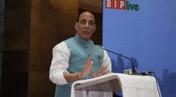 लखनऊः चुनावी रैलियों में मैं कभी नहीं करता वायदे, राजनाथ की बात पर बोले लोग- मोदी-शाह को तो समझाओ