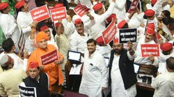 UP Assembly Session: सपा विधायकों के बीच तो थे शिवपाल पर विरोध में नहीं दिखे साथ! आजम के बेटे भी बैठे रहे