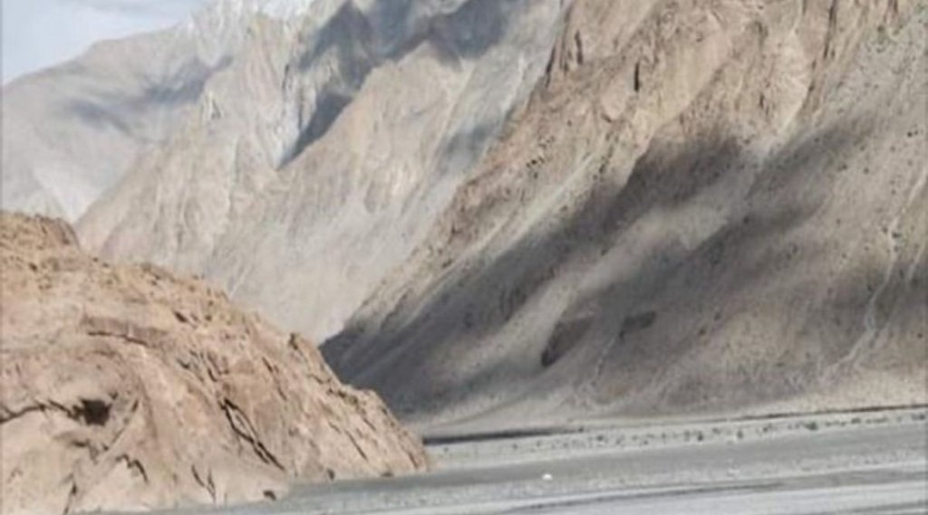 shyok river| indian army| army vehicle injured