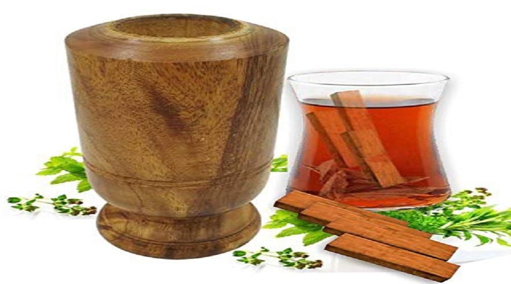 शुगर को कंट्रोल करने के लिए विजयसार को रात में एक गिलास पानी में भीगो दें और सुबह इस पानी का सेवन करें आपका पूरे दिन ब्लड में शुगर का स्तर कंट्रोल रहेगा। photo-freepik
