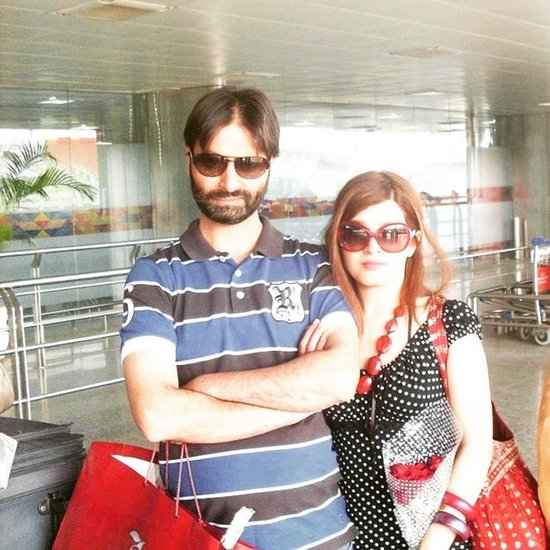 यासीन मलिक की पत्नी का नाम मुशाल हुसैन मलिक है। मुशाल पाकिस्तानी मूल की है और वहीं रहती है। मुशाल यासीन से उम्र में 20 साल छोटी है।