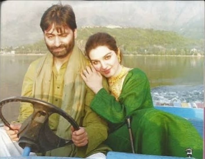 मुशाल और यासीन की मुलाकात साल 2005 में पाकिस्तान में हुई थी। मीडिया रिपोर्ट्स की मानें तो अलगाववाद पर यासीन की स्पीच से मुशाल काफी प्रभावित हुई थी।
