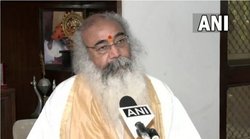 आचार्य प्रमोद से एंकर अमन चोपड़ा ने पूछा – राम-राम करके आप भी सूरत या गुवाहाटी जाने वाले हैं? मिला ऐसा जवाब