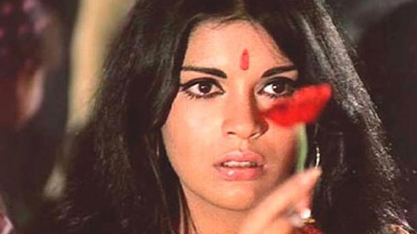 Zeenat Amaan: चोट लगने के कारण जीनत अमान की एक आंख खराब हो गई ती। खराब आंख ने उनके करियर पर ब्रेक लगा दिया था।
