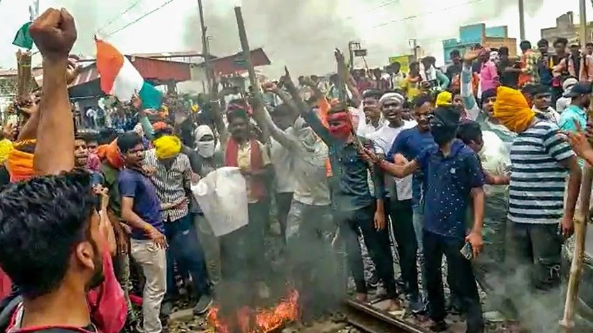 हालांकि चार साल पूरे होने के बाद केवल 25 प्रतिशत युवाओं को ही आगे काम करने का मौका मिलेगा। 
