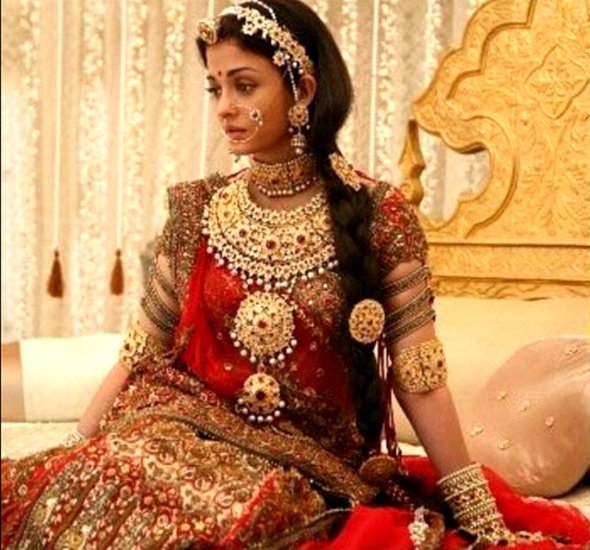 'जोधा अकबर' के लिए ऐश्वर्या राय बच्चन का जो लहंगा पहना था, उसका वजन 22 किलो था। 