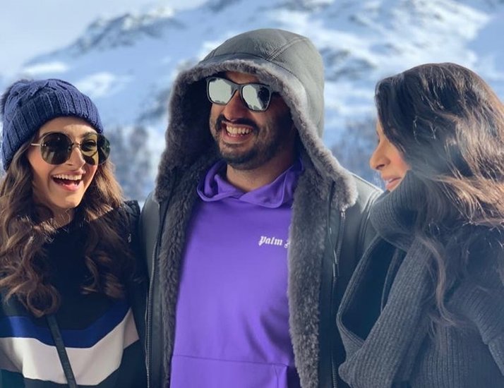 बचपन से लेकर अब तक हम दोनों साथ में खेले हैं, साथ में खाया है और साथ में ही बड़े हुए हैं। (यह भी पढ़ें: 6 साल बाद पत्नी से तलाक ले रहे हैं रैपर रफ्तार, ये सिंगर्स भी तलाक लेकर हो चुके हैं अलग, एक से हर्जाने में मांगे गए थे 10 करोड़)