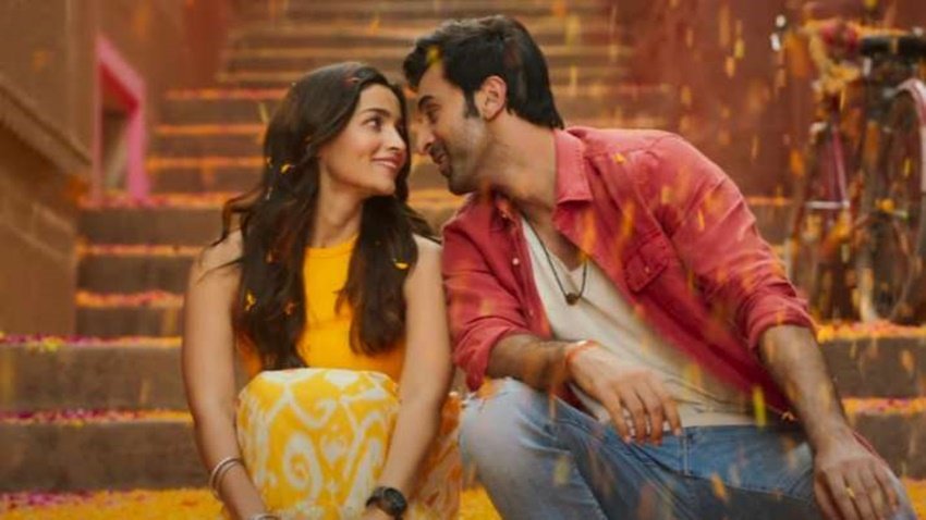 वर्क फ्रंट की बात करें तो आलिया रणबीर कपूर के साथ फिल्म ब्रह्मास्त्र में नजर आएंगी। यह फिल्म 9 सितंबर को रिलीज होने वाली है।