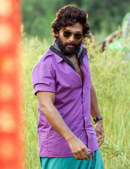 Allu Arjun: अल्लू अर्जुन की फिल्म पुष्पा ने भी 300 करोड़ से ज्यादा की कमाई की है। 