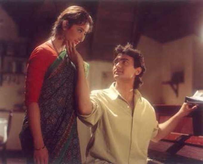 साल 1995 में आई आमिर खान की सुपरहिट फिल्म अकेले हम अकेले तुम हॉलीवुड की क्राइमर वर्सेज क्राइमर की कॉपी है।