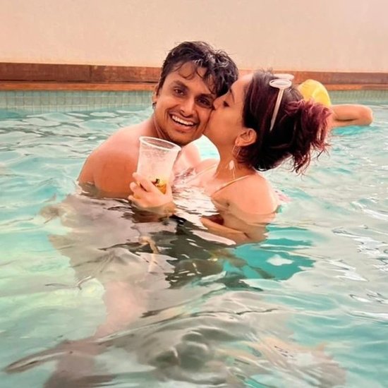 इरा ने अपने प्रेमी को किस भी किया।