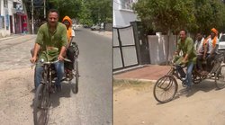 डगमगाते हुए रिक्शा चलाते दिखे अखिलेश यादव के करीबी अनुराग भदौरिया, वीडियो देख ट्रोल करने लगे यूजर्स