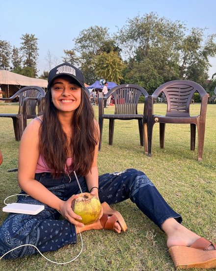 एक्ट्रेस अपूर्वा अरोड़ा कई फिल्मों और वेब सीरीज में नजर आ चुकी हैं। उनका आज 26वां जन्मदिन है। 