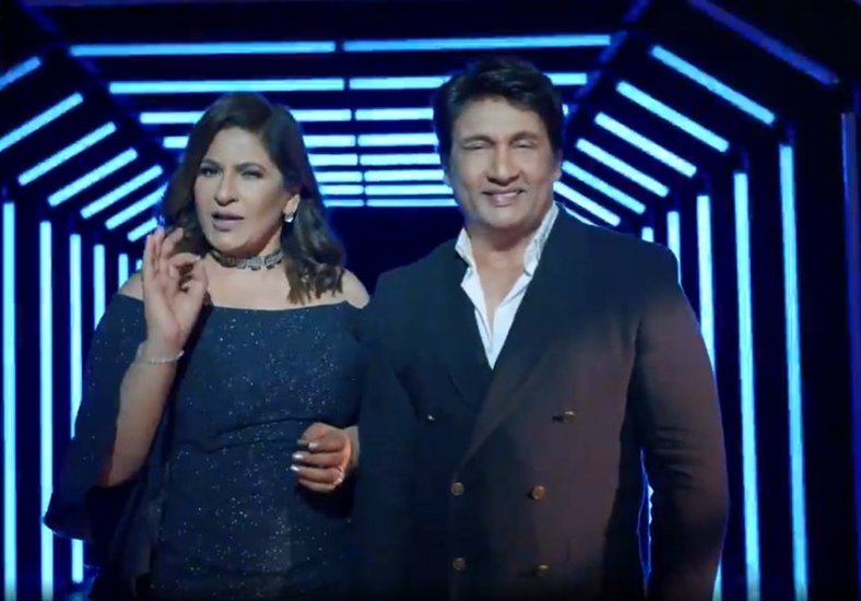 Archana Puran Singh: अर्चना पूरन सिंह आज किसी पहचान की मोहताज नहीं हैं। अपने फिल्मी और टीवी करियर में अर्चना ने एक से बढ़कर एक सुपरस्टार एक्टर्स संग स्क्रीन शेयर किया है। इन दिनों वह कॉमेडी शो इंडियन लाफ्टर चैंपियन में बतौर को-जज बिजी हैं। हाल ही में एक इंटरव्यू में अर्चना ने बताया कि कैसे सास की मौत की खबर मिलने के बाद भी उन्हें कैमरे के सामने हंसने को मजबूर किया गया था।