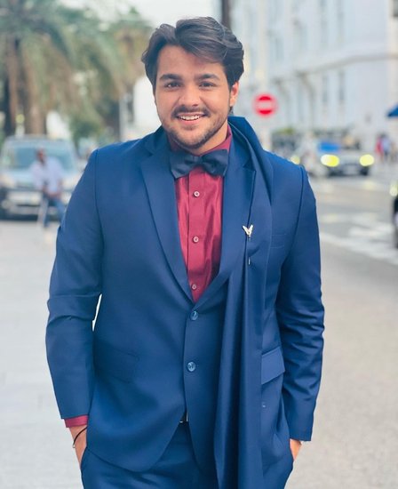 अब आशीष ने यह तस्वीर शेयर करते हुए लिखा है कि यह मेरा डॉक्टर स्ट्रेंज वाला सूट था। बच गया था तो कान्स ले गया। मैंने अब यह फोटो अपलोड कर दी है और मेरी मां मेरा रिश्ता करवाएंगी। हालांकि यह उन्होंने मजाकिया अंदाज में लिखा है।