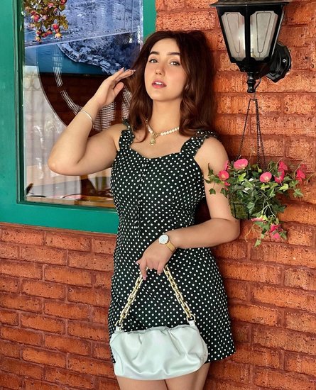 Ashnoor Kaur: अशनूर कौर ने भी अपने काम से खूब तारीफें पाई हैं। एक्टिंग के साथ-साथ वह भी यूट्यूब चैनल चलती हैं जिस पर 5.39 लाख सब्सक्राइबर हैं। 