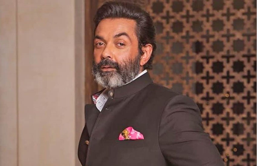 Bobby Deol: धर्मेंद्र (Dharmendra) के छोटे बेटे और सनी देओल (Sunny Deol) के भाई बॉबी देओल अपने करियर की दूसरी पारी खेल रहे हैं। पहली पारी में असफलताओं के बाद सालों तक वह रुपहले पर्दे से दूर रहे। सलमान खान (Salman Khan) ने रेस 3 में उनकी एंट्री करा कर उनके करियर को फिर से रफ्तार दी। उसके बाद तो बॉबी एक नए ही कलेवर में नजर आए। बॉबी देओल ओटीटी (OTT) पर भी काफी एक्टिव हो गए। ओटीटी पर वह कुछ फिल्मों और वेब सीरीज (Web Series) में नजर आए। आइए जानते हैं आईएमडीबी (IMDb) में किसे कितनी मिली रेटिंग: