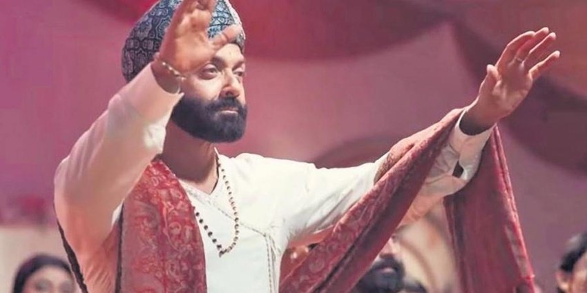 Ashram 2: साल 2021 में आश्रम का दूसरा सीजन पिलीज हुआ। बॉबी देओल की सीरीज के इस दूसरे सीजन को आईएमडीबी पर 7.3 रेटिंग मिली थी।