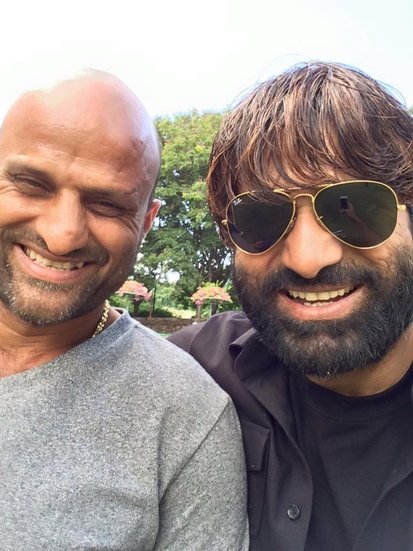 जहांगीर खान ने अपना बॉलीवुड डेब्यू फिल्म आशिकी से किया था। उसके बाद वह सड़क, पहला नशा और गुनाह जैसी महेश भट्ट की कई फिल्मों में नजर आए।