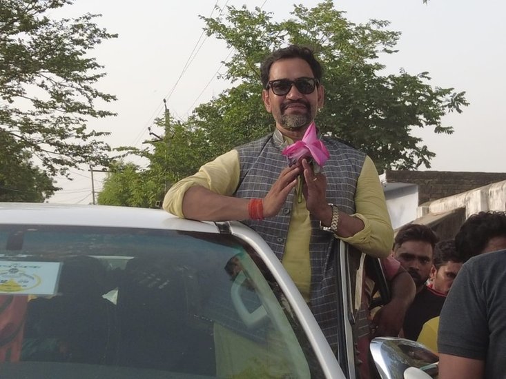 बता दें कि 2019 के लोकसभा चुनाव में भी निरहुआ आजमगढ़ से बीजेपी के टिकट पर लड़े थे। तब उन्हें अखिलेश यादव से हार का सामना करना पड़ा था।