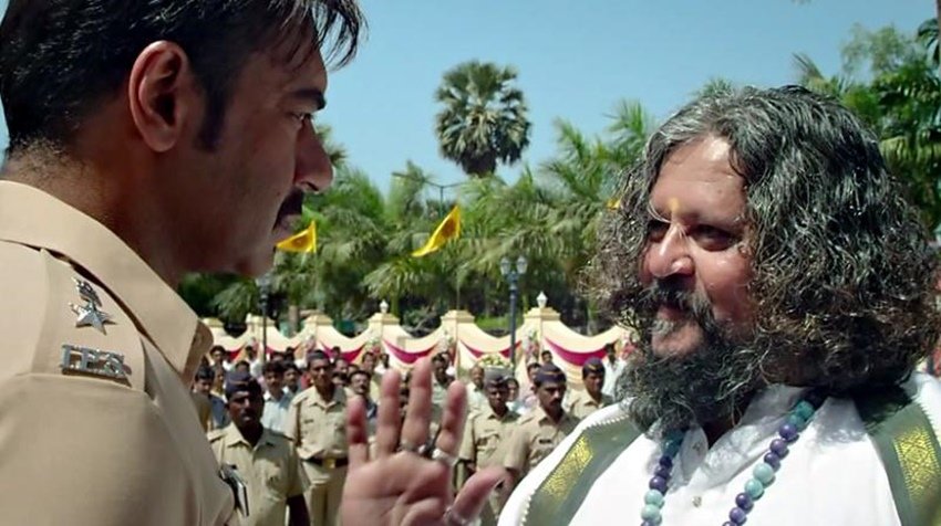 अजय देवगन (Ajay Devgan) स्टारर फिल्म सिंघम रिटर्न्स (Singham Returns) में अमोल गुप्ते ने बाबा का किरदार निभाया है। इसमें भी दिखाया गया है कि कैसे उनके फॉलोअर्स उनके एक इशारे पर कुछ भी करने को तैयार रहते हैं। 