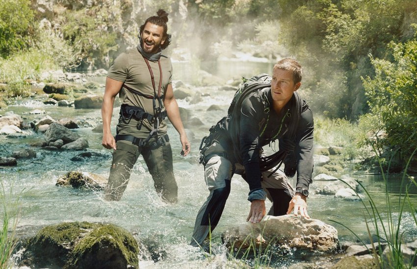 Indians with Bear Grylls: बेयर ग्रिल्स का शो इनटू द वाइल्ड विद बेयर ग्रिल्स बेहद पॉपुलर है। सालों से यह शो लोगों का मनोरंजन करता  आ रहा है। इस शो में देश दुनिया का जानी मानी हस्तियां बेयर ग्रिल्स के साथ जंगलों की खाक छानती नजर आई हैं। कई भारतीय हस्तियां भी बेयर ग्रिल्स के शो का हिस्सा बनी हैं। आइए जानते हैं उनके नाम: