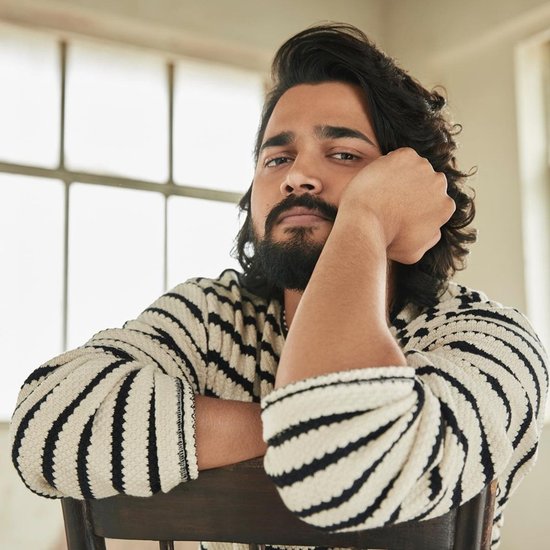 बीबी की वाइन्स के नाम से मशहूर यूट्यूबर भुवन बाम भी सिर्फ 28 साल के हैं। यूट्यूब पर उनके सब्सक्राइबर की संख्या 25.4 मिलियन है। 