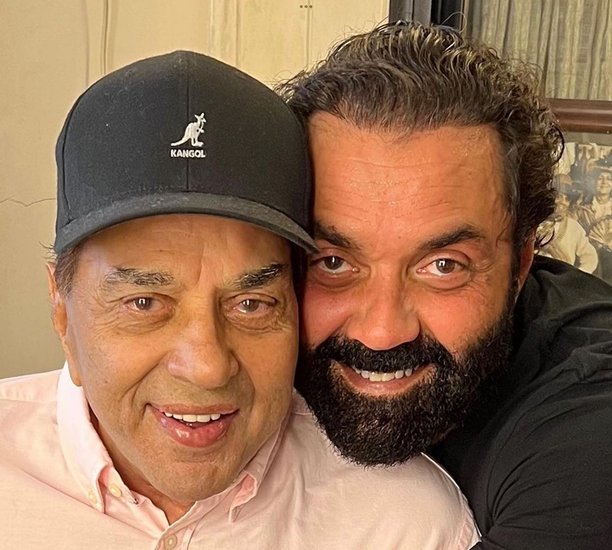 बॉबी कहते हैं कि उन्हें अपने पिता से बेहद प्रेरणा मिलती है और उन्हीं पर वह सबसे ज्यादा भरोसा भी करते हैं। 