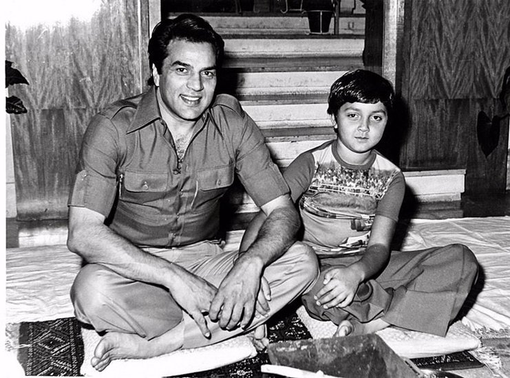 बॉबी कहते हैं कि उनके सफल कमबैक में उनके पूरे परिवार का हाथ है क्योंकि परिवार के लोगों ने उन्हें बेहद प्रोत्साहन दिया है। 