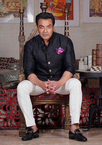 बॉबी ने यह भी कहा कि किसी भी प्रोजेक्ट को करना या ना करना मेरा फैसला होता है लेकिन मेरे बच्चे भी मेरे फैसले में मुझे सपोर्ट करते हैं। (यह भी पढ़ें: Ashram 3 में ईशा गुप्ता संग इंटीमेट सीन करते हुए नर्वस थे बॉबी देओल, इस तरह हुए थे कंफर्टेबल)